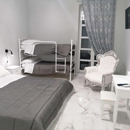 B&B White House Pulsano Bagian luar foto