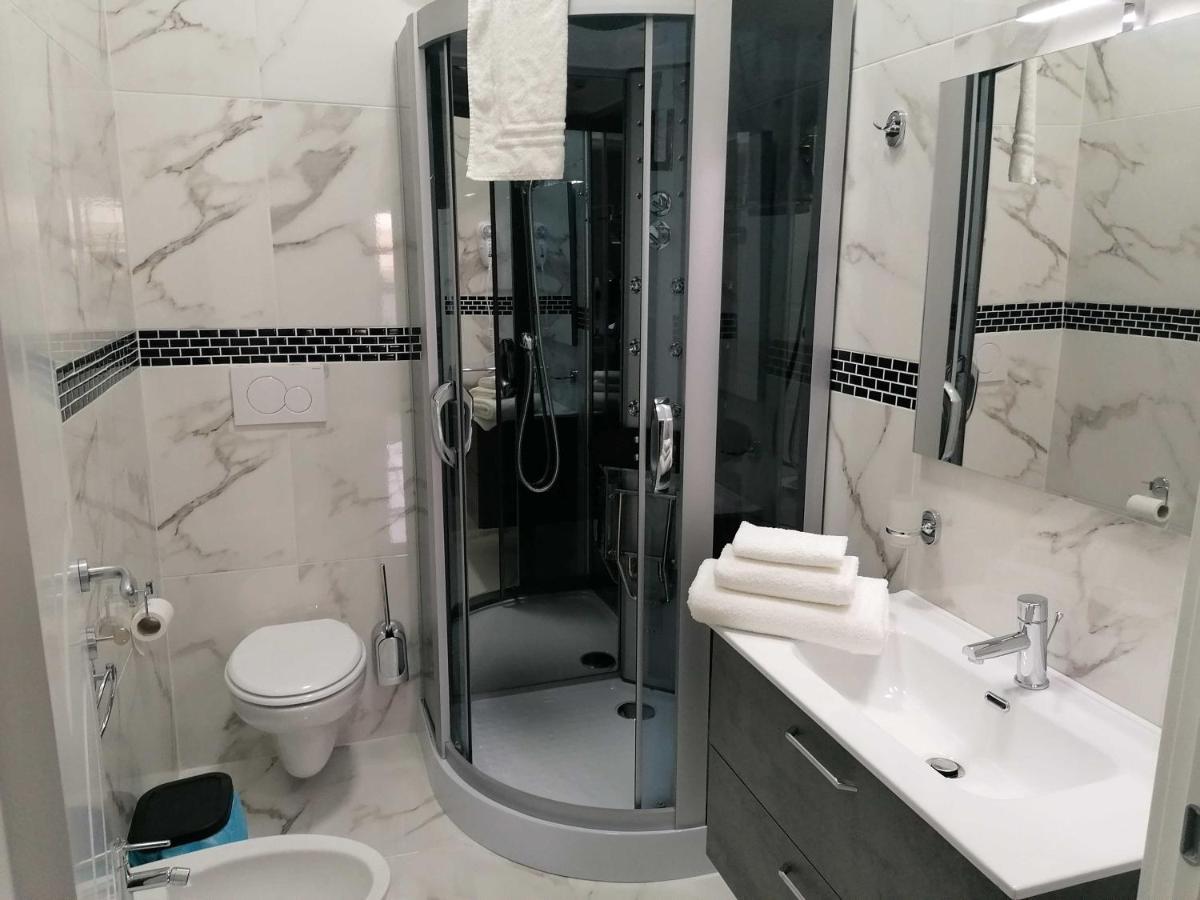B&B White House Pulsano Bagian luar foto