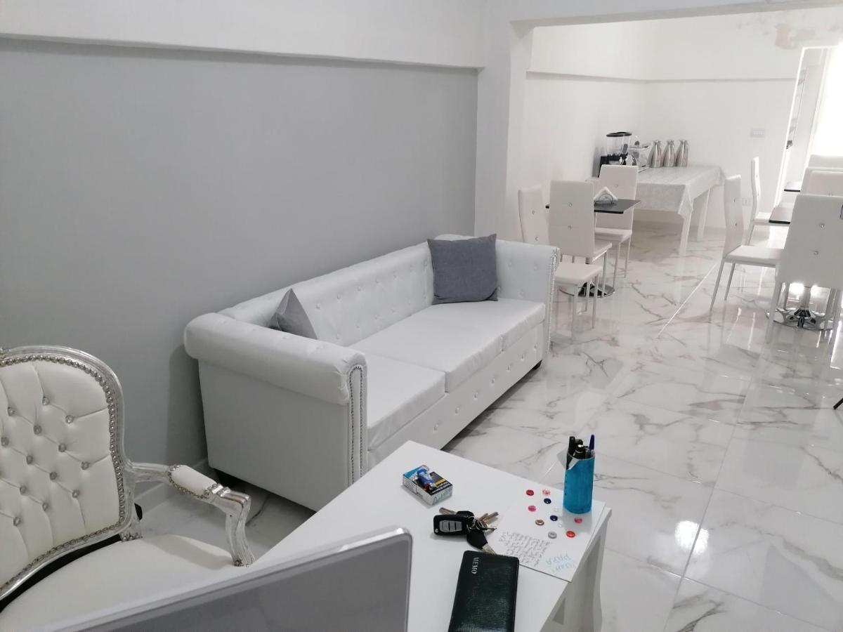 B&B White House Pulsano Bagian luar foto