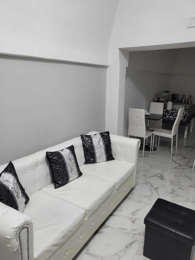 B&B White House Pulsano Bagian luar foto